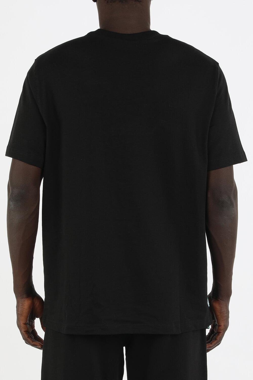 תמונת דוגמן אחורית של פומה X באטר גודס חולצת טי צהובה עם לוגו בצבע שחור