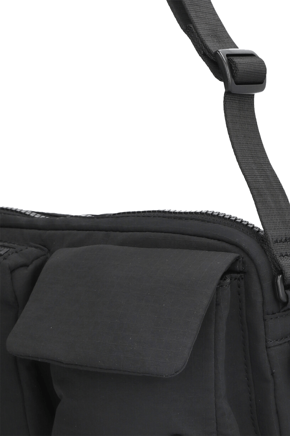 תמונת תקריב של Multi-Pocket Crossbody Bag