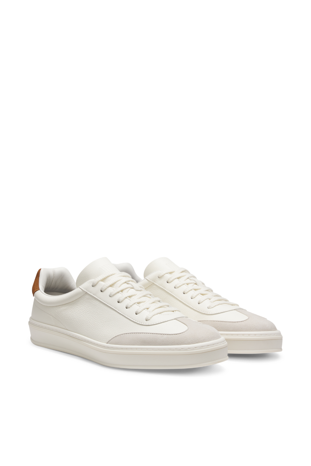 תמונה אחורית של נעלי סניקרס בקהאם