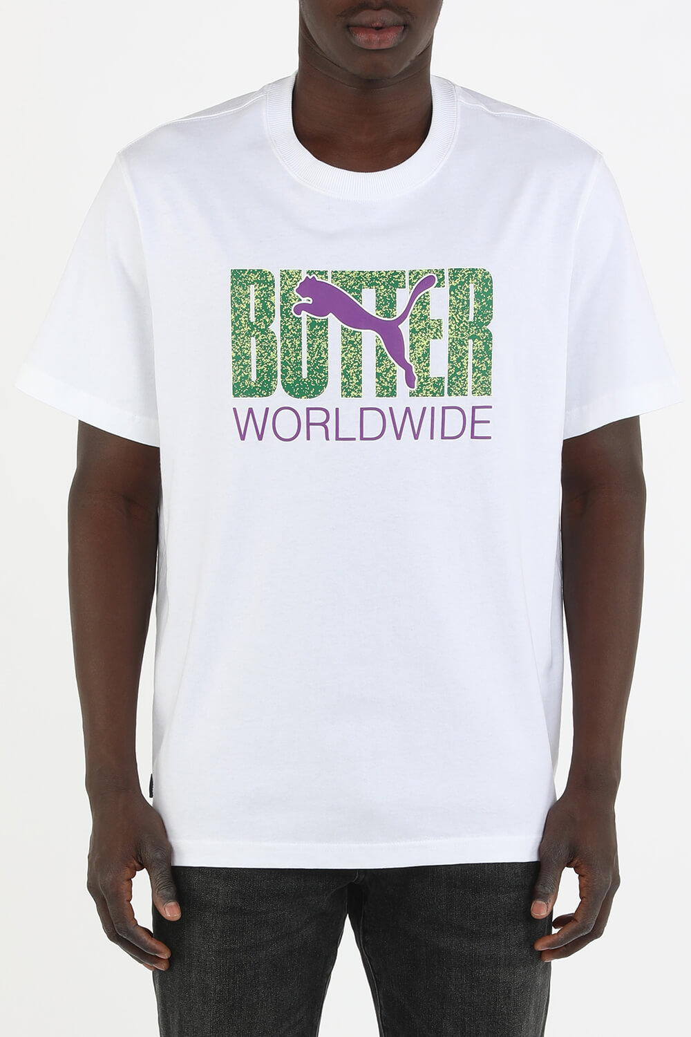 תמונת דוגמן קידמית של פומה X באטר גודס חולצת לוגו בצבע לבן