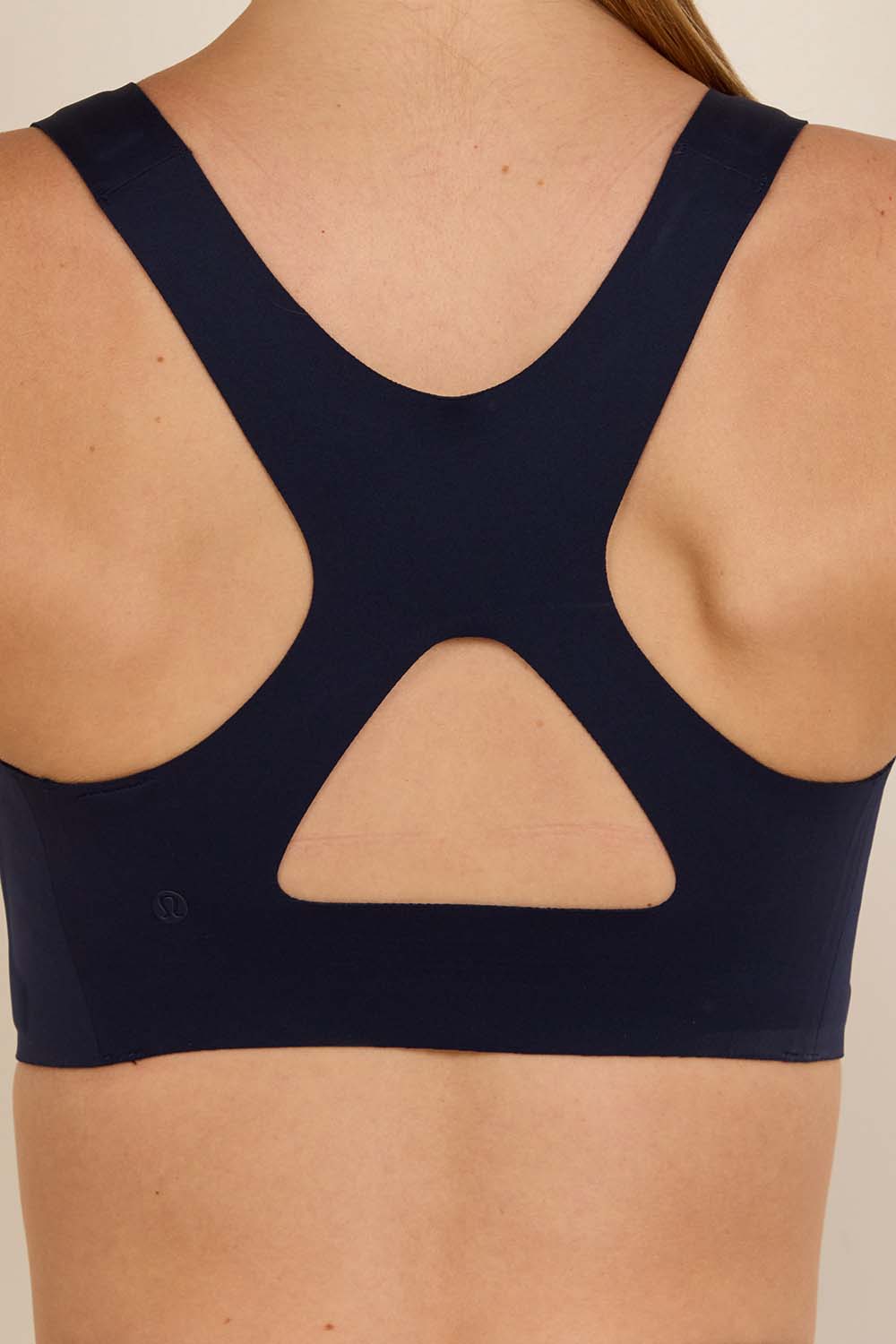 תמונת תקריב דוגמן של Support Code Hight-Impact Bra C/D