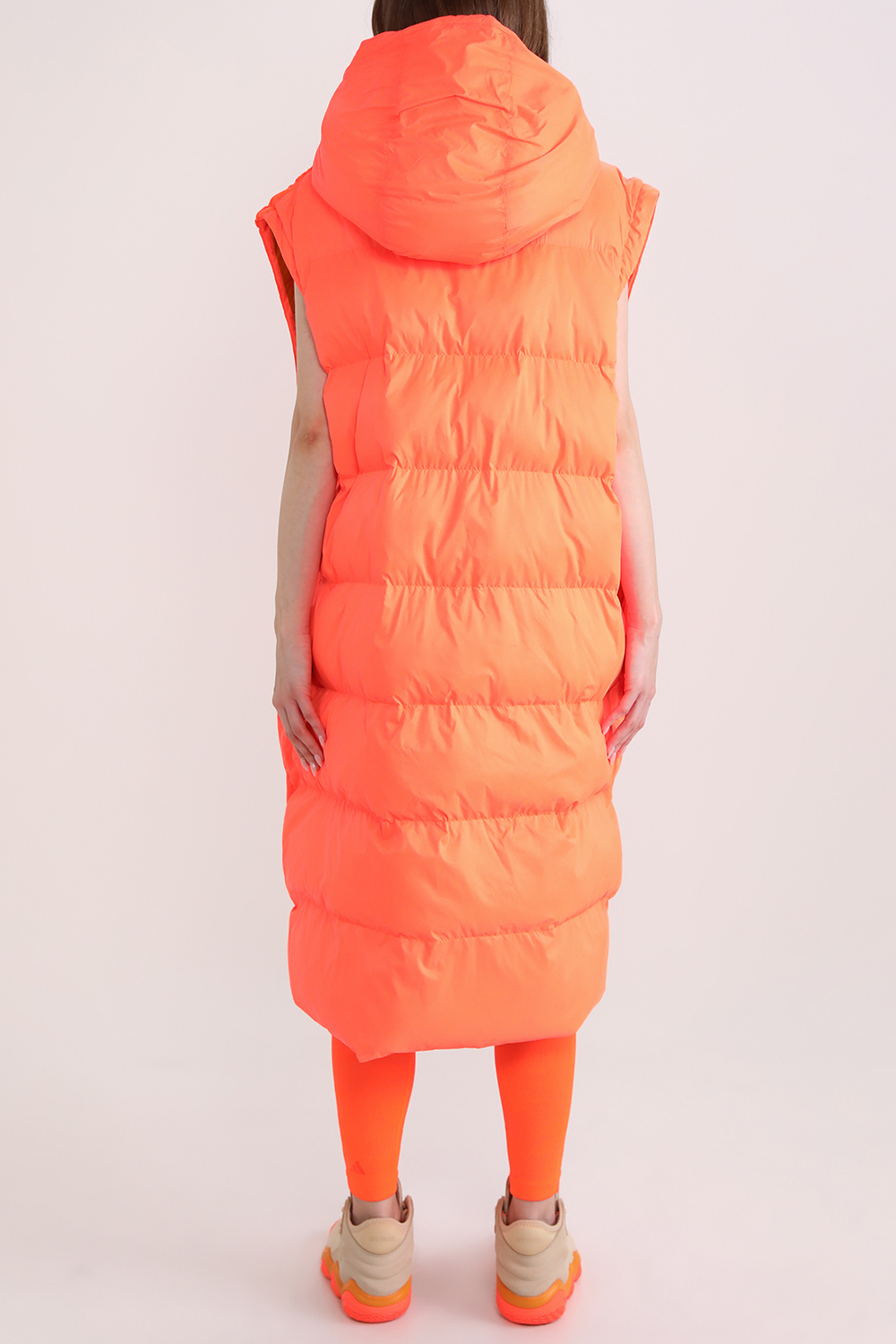 תמונת דוגמן אחורית של אדידס X אייבי פארק מעיל פוך ארוך עם שרוולים נשלפים