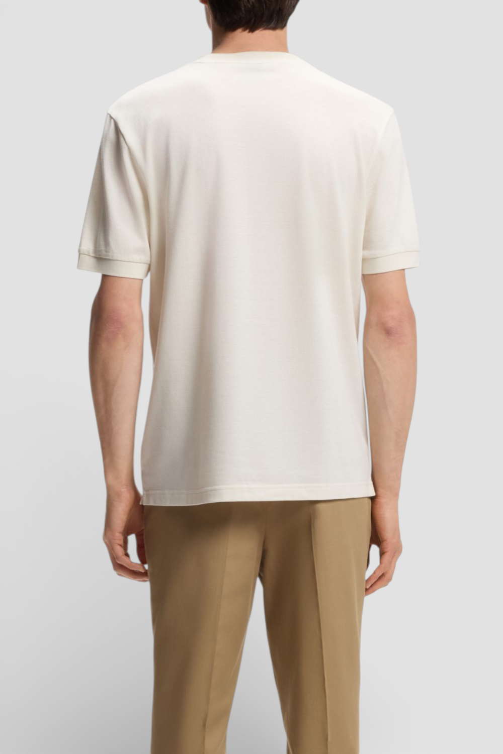 תמונת דוגמן אחורית של חולצת טי