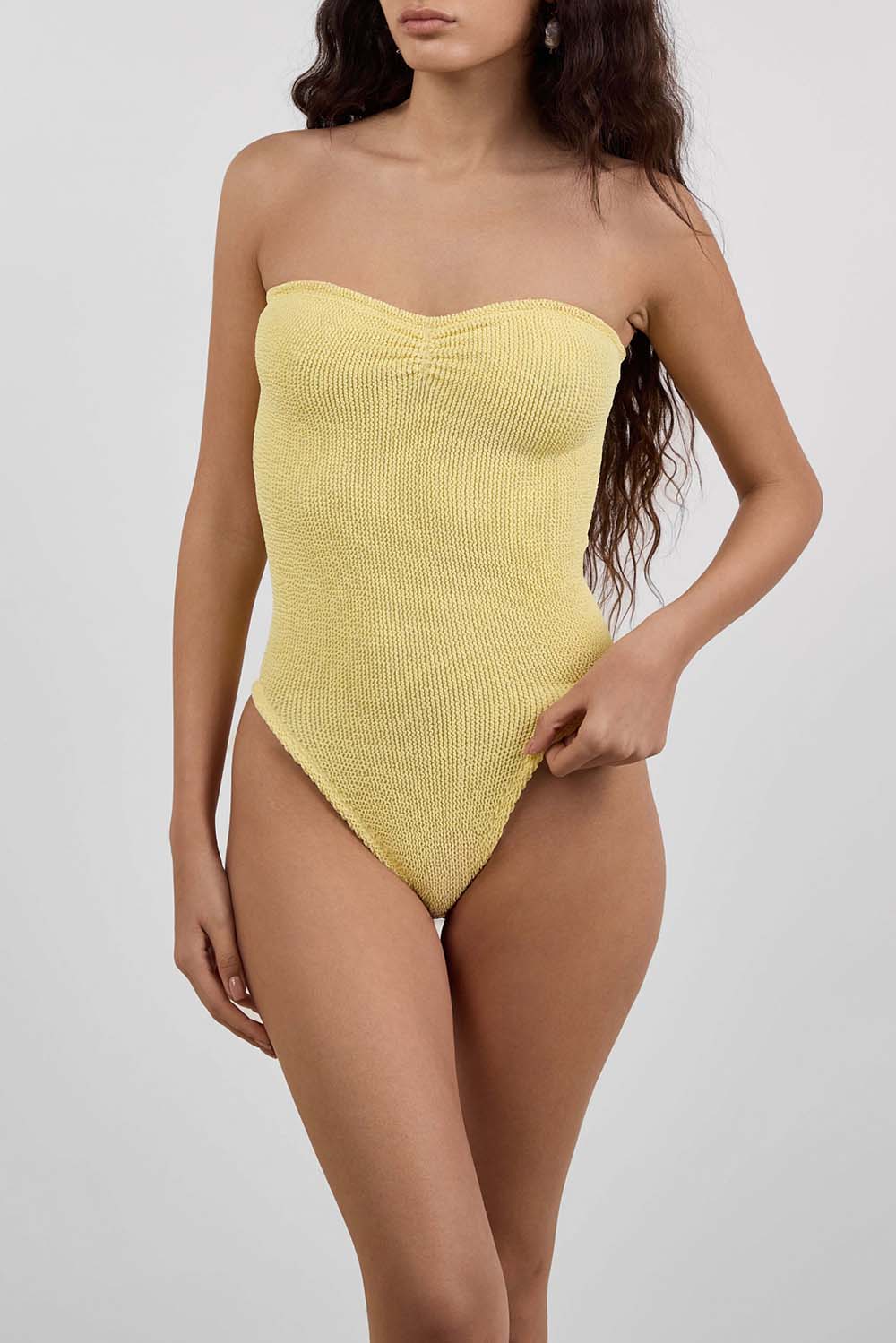 תמונת דוגמן קידמית של בגד ים שלם ברוק