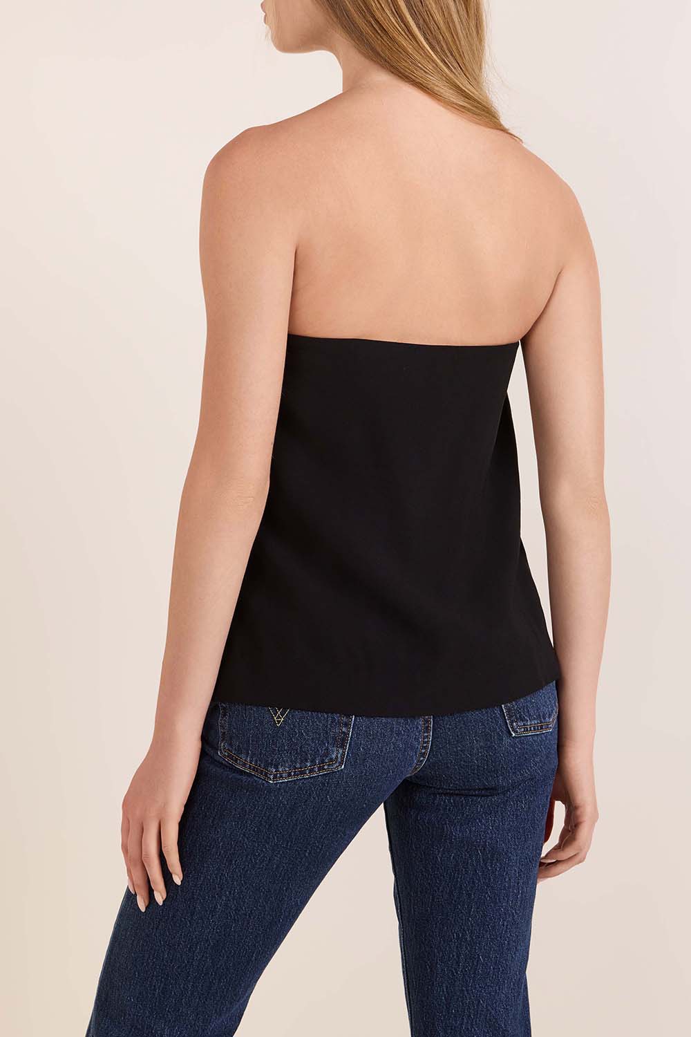 תמונת דוגמן אחורית של חולצת סטרפלס