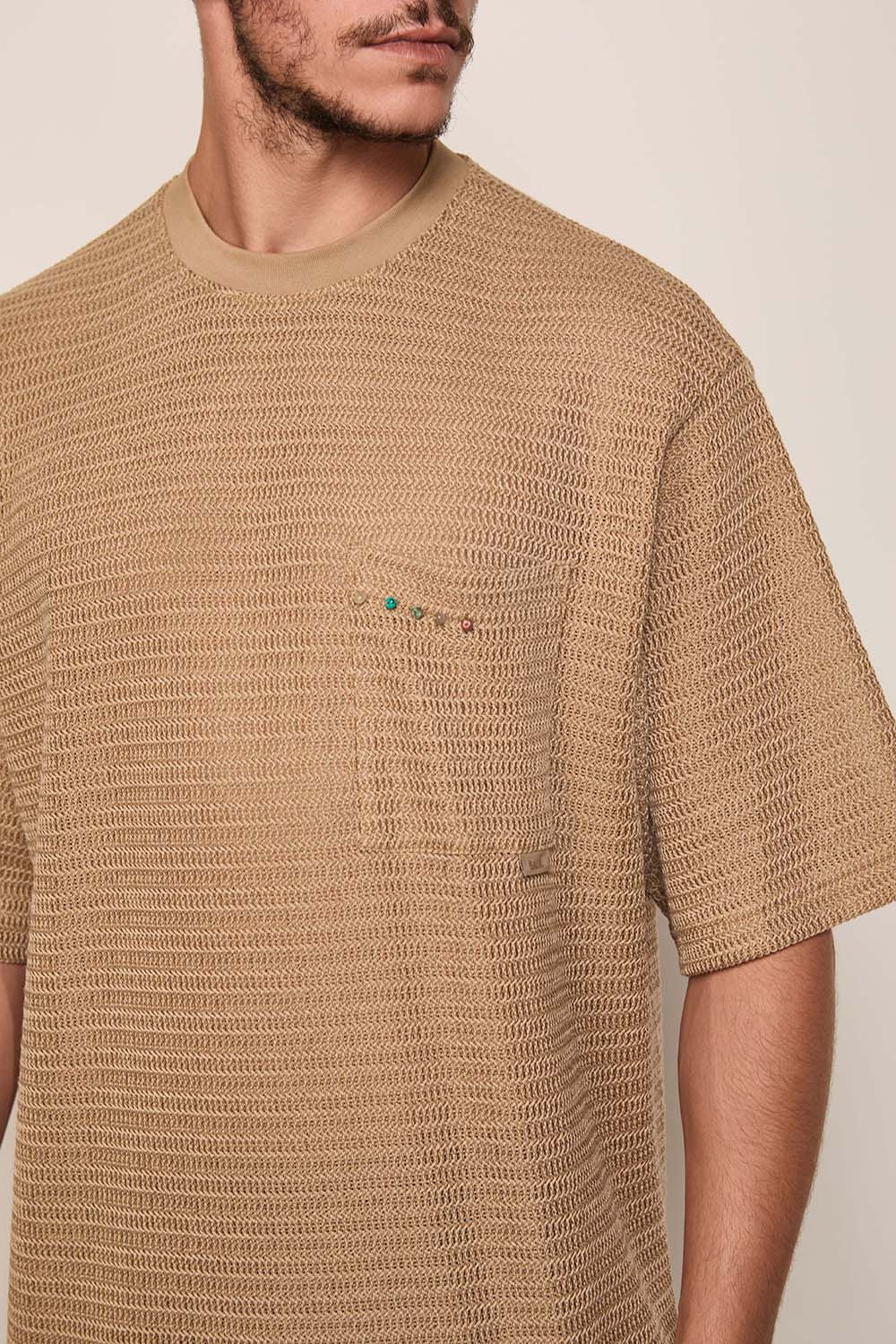 תמונת תקריב דוגמן של חולצת טי