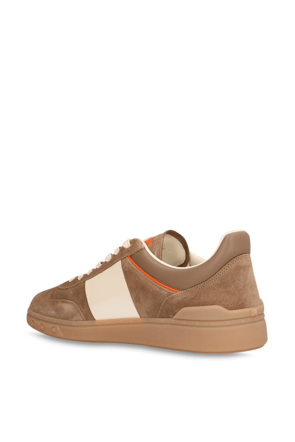 תמונה אחורית של נעלי סניקרס