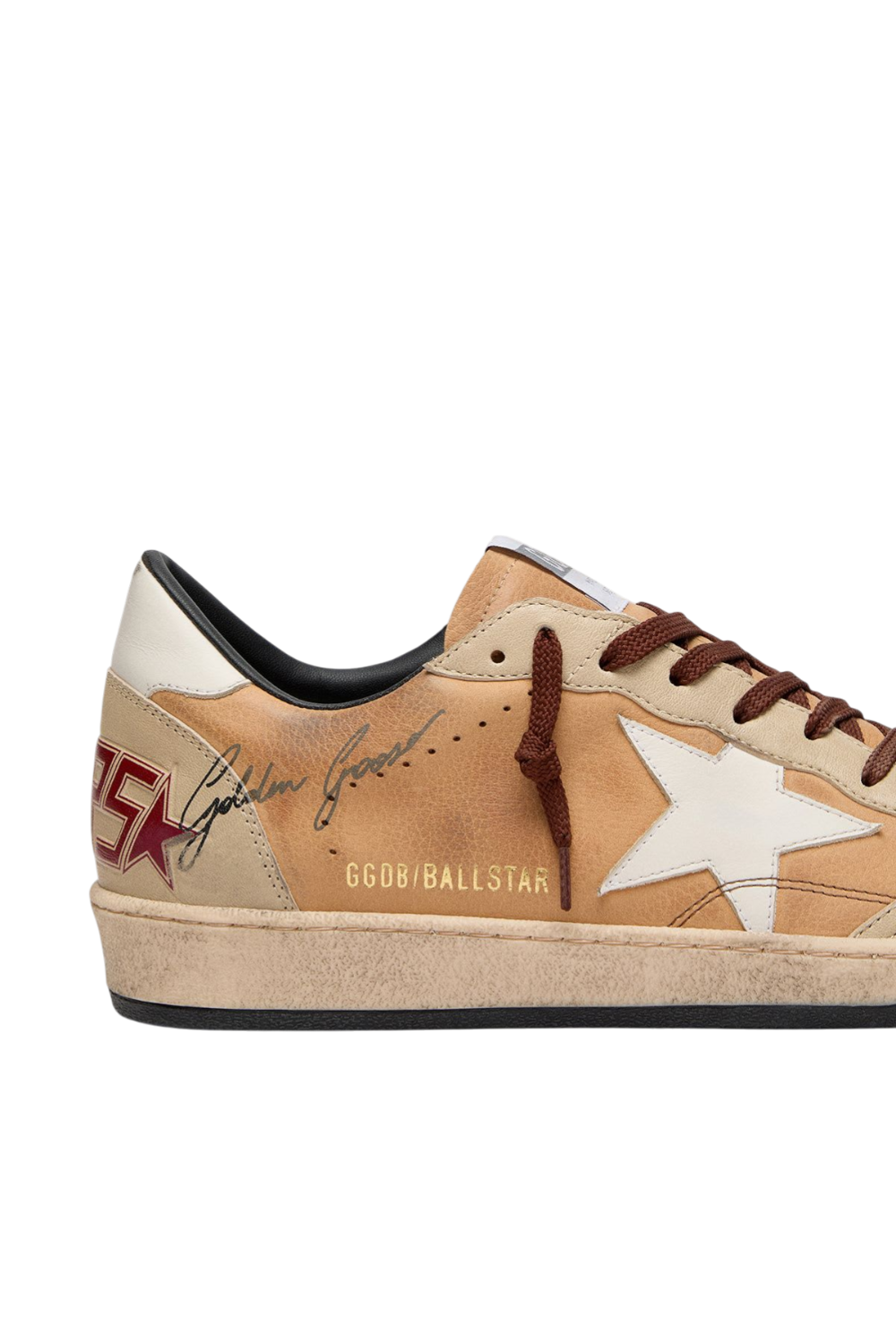 תמונת תקריב של נעלי סניקרס