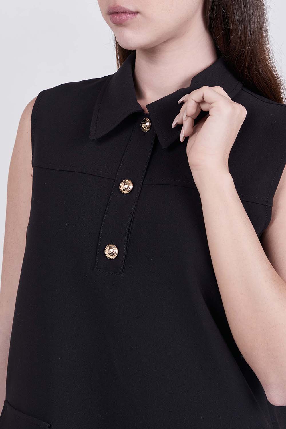 תמונת תקריב דוגמן של שמלת מיני מלמלה