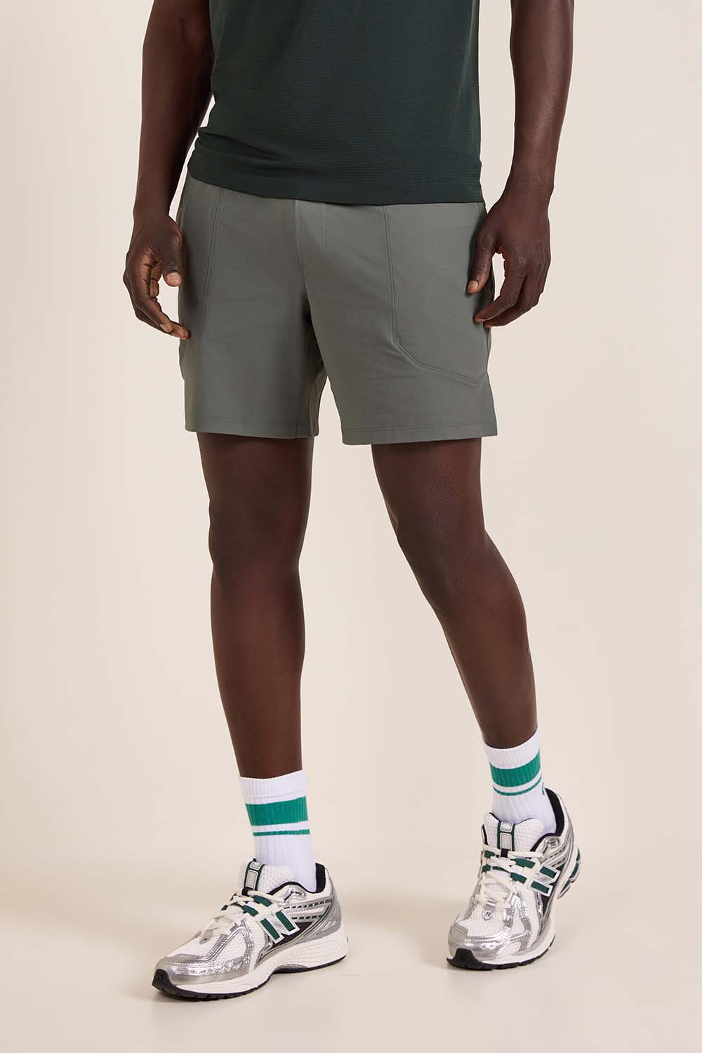 תמונת דוגמן קידמית של License To Train Short 7'' LL