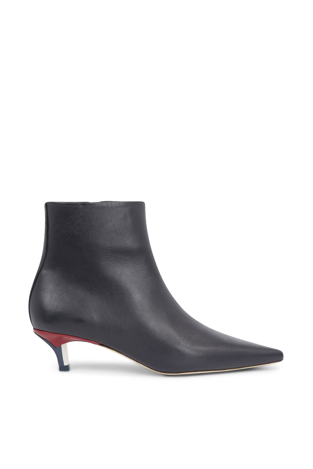 תמונה קידמית של מגפונים עם עקב נמוך