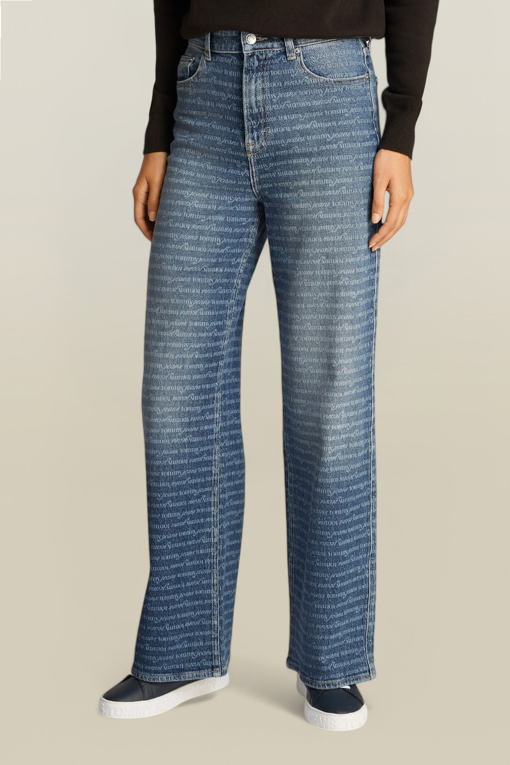 תמונת דוגמן קידמית של מכנסי ג'ינס בגזרה רחבה