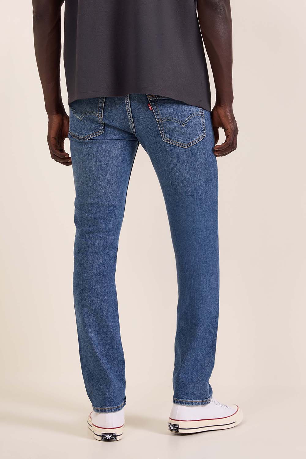 תמונת דוגמן אחורית של מכנסי ג'ינס סלים פיט 511