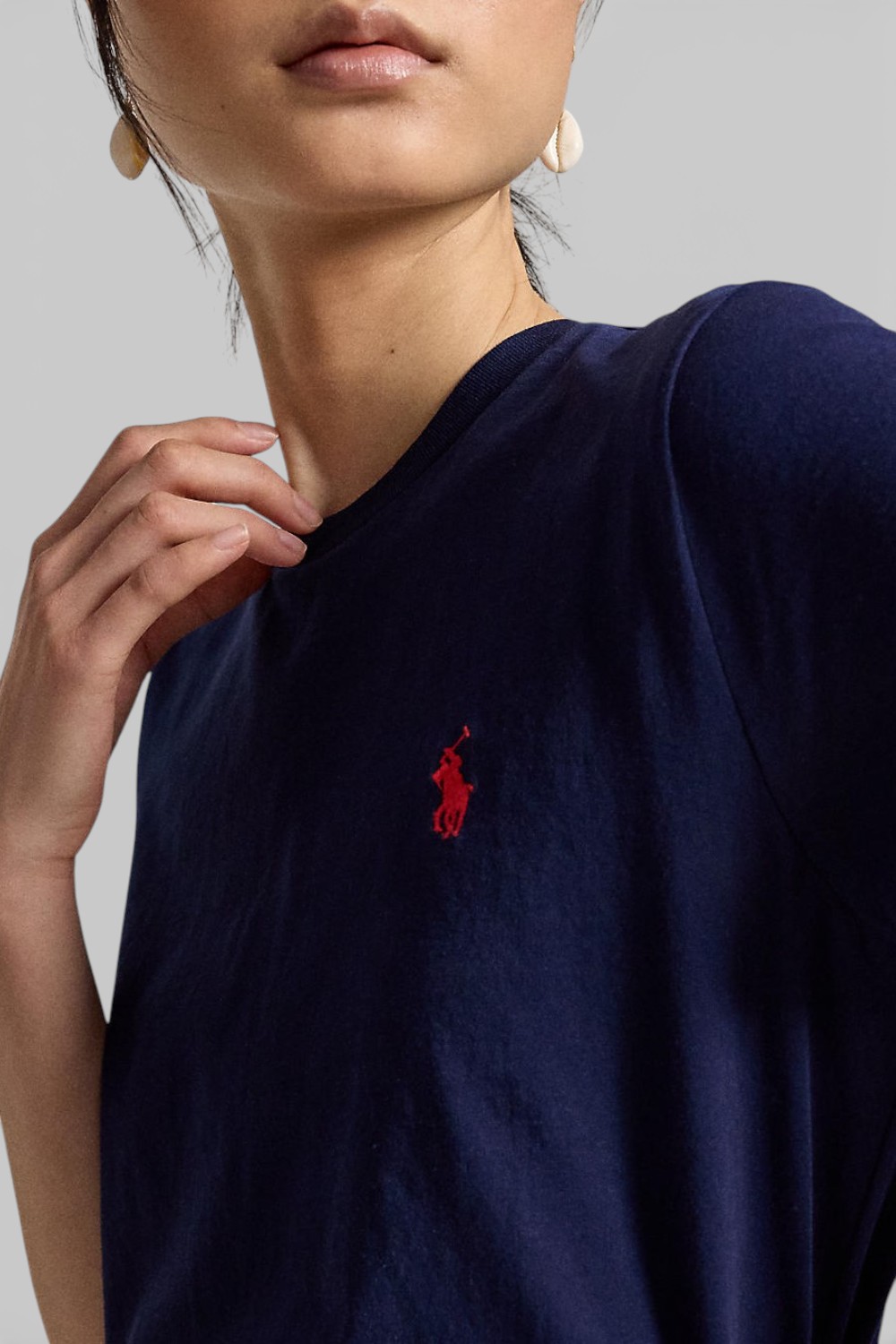 תמונת תקריב דוגמן של חולצת טי