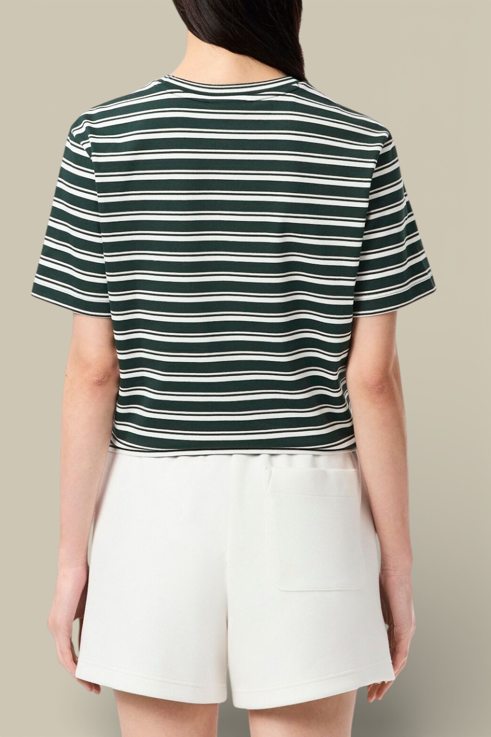 תמונת דוגמן אחורית של חולצת טי