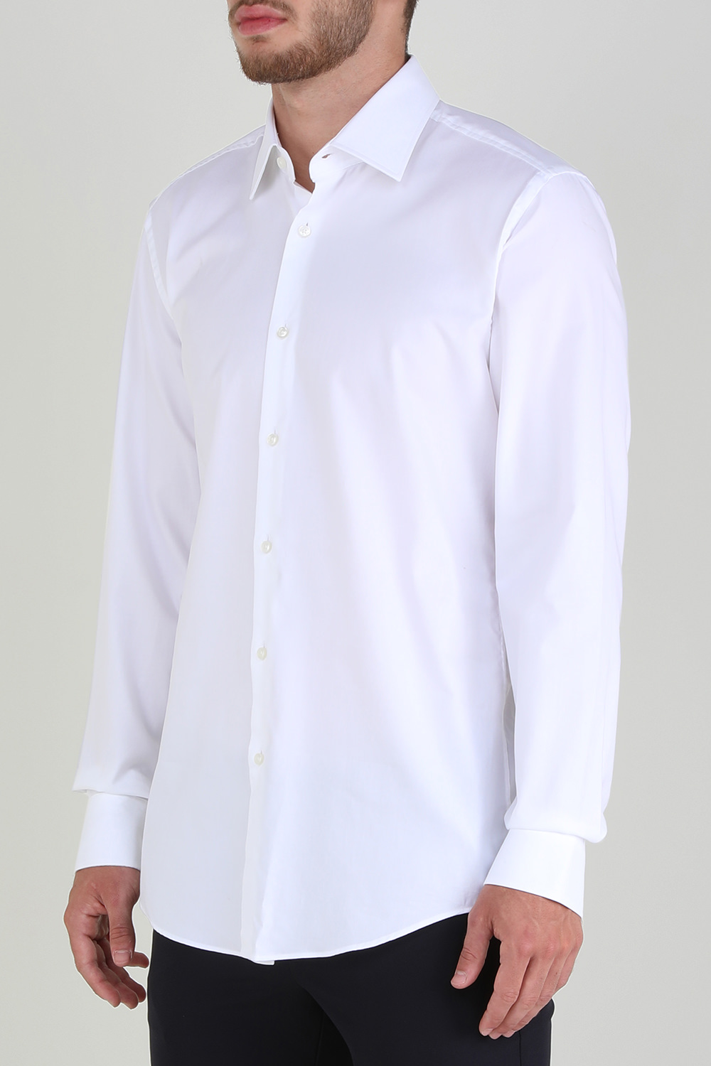 תמונת דוגמן קידמית של חולצה מכופתרת ארוכה לבנה מכותנה