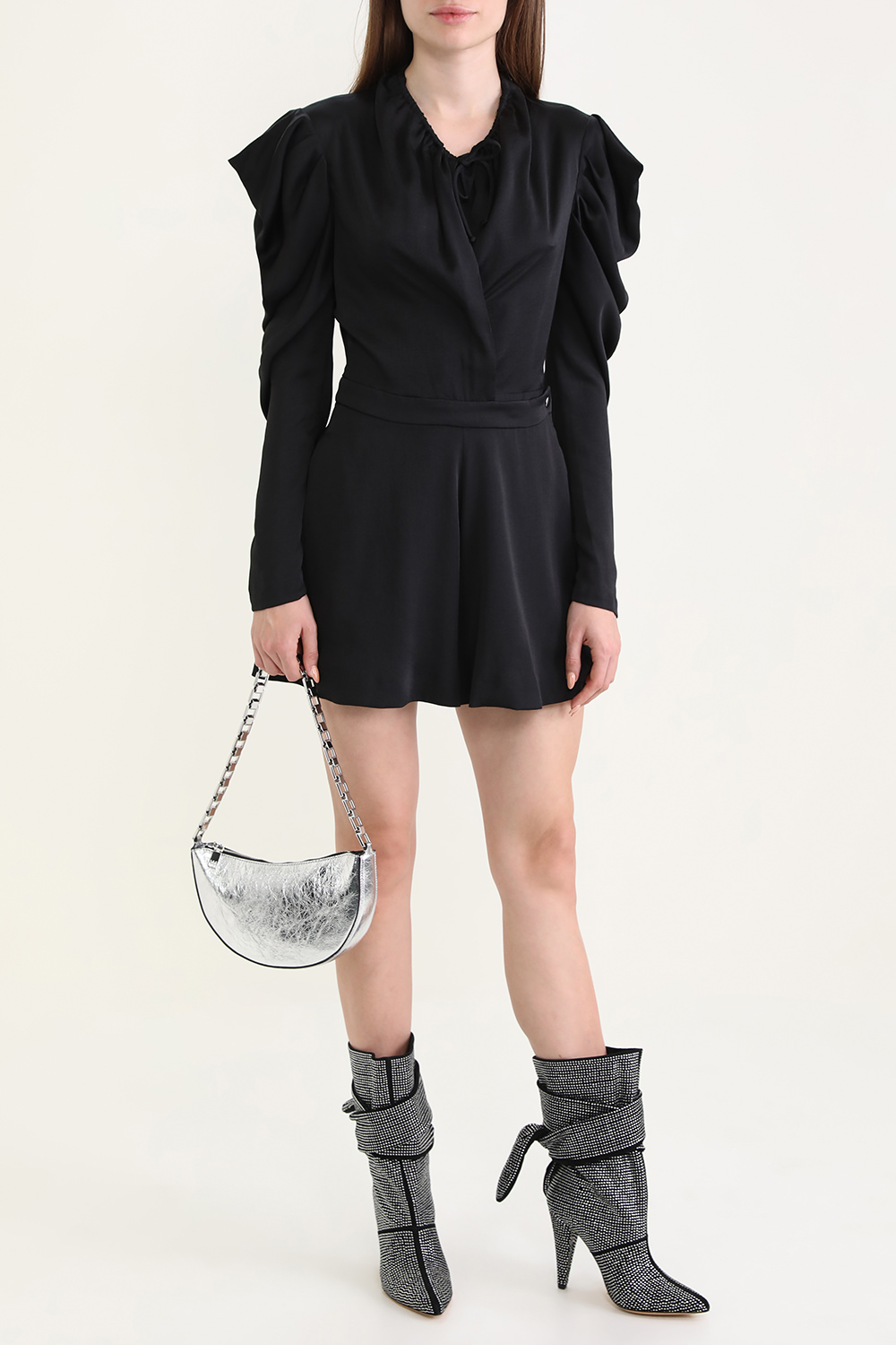 תמונת דוגמן קידמית של מגפי עקב נורי מעור עם עיטורי ניטים