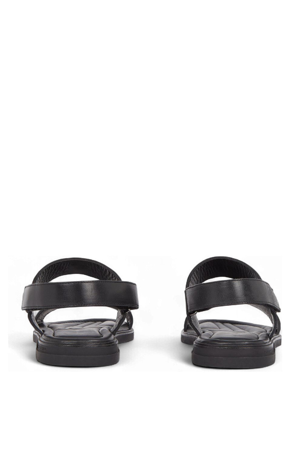 תמונת תקריב של סנדלי סלינג-בק