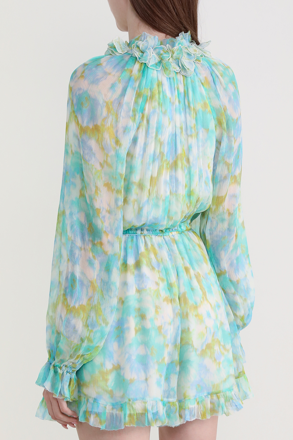 תמונת דוגמן אחורית של אוברול פרחוני ממשי