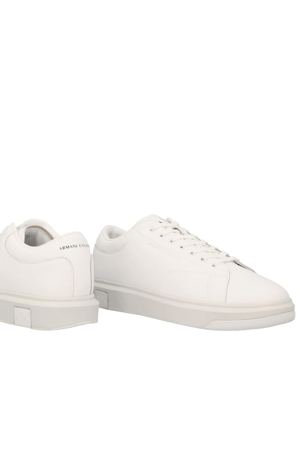 תמונת תקריב של נעלי סניקרס