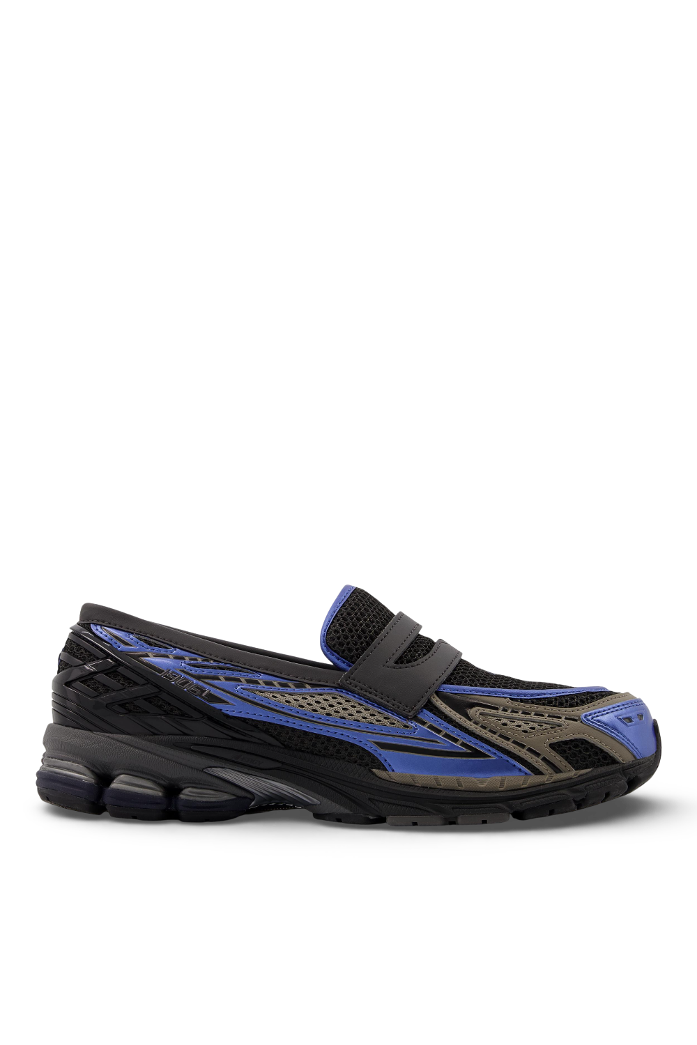 תמונה קידמית של נעלי סניקרס