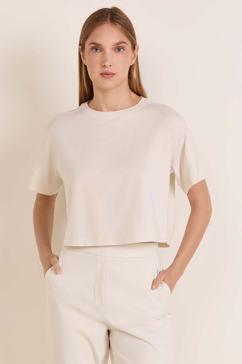 תמונת דוגמן קידמית של All Yours Organic Cotton Cropped T-Shirt