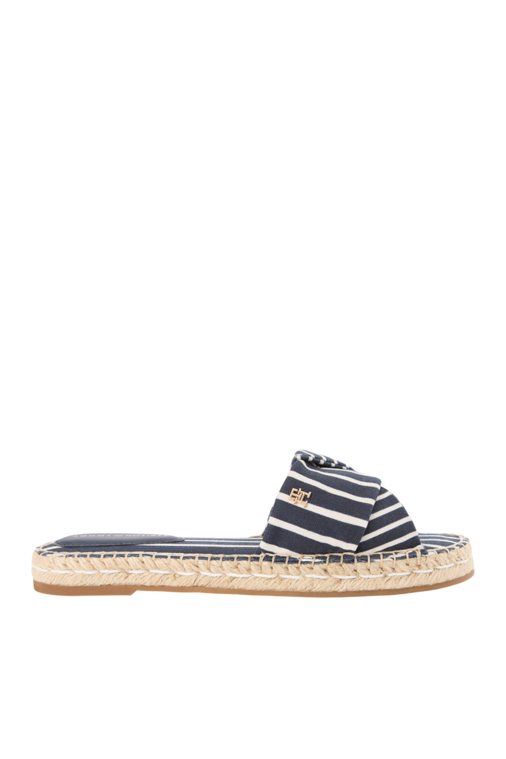 תמונה קידמית של סנדלים