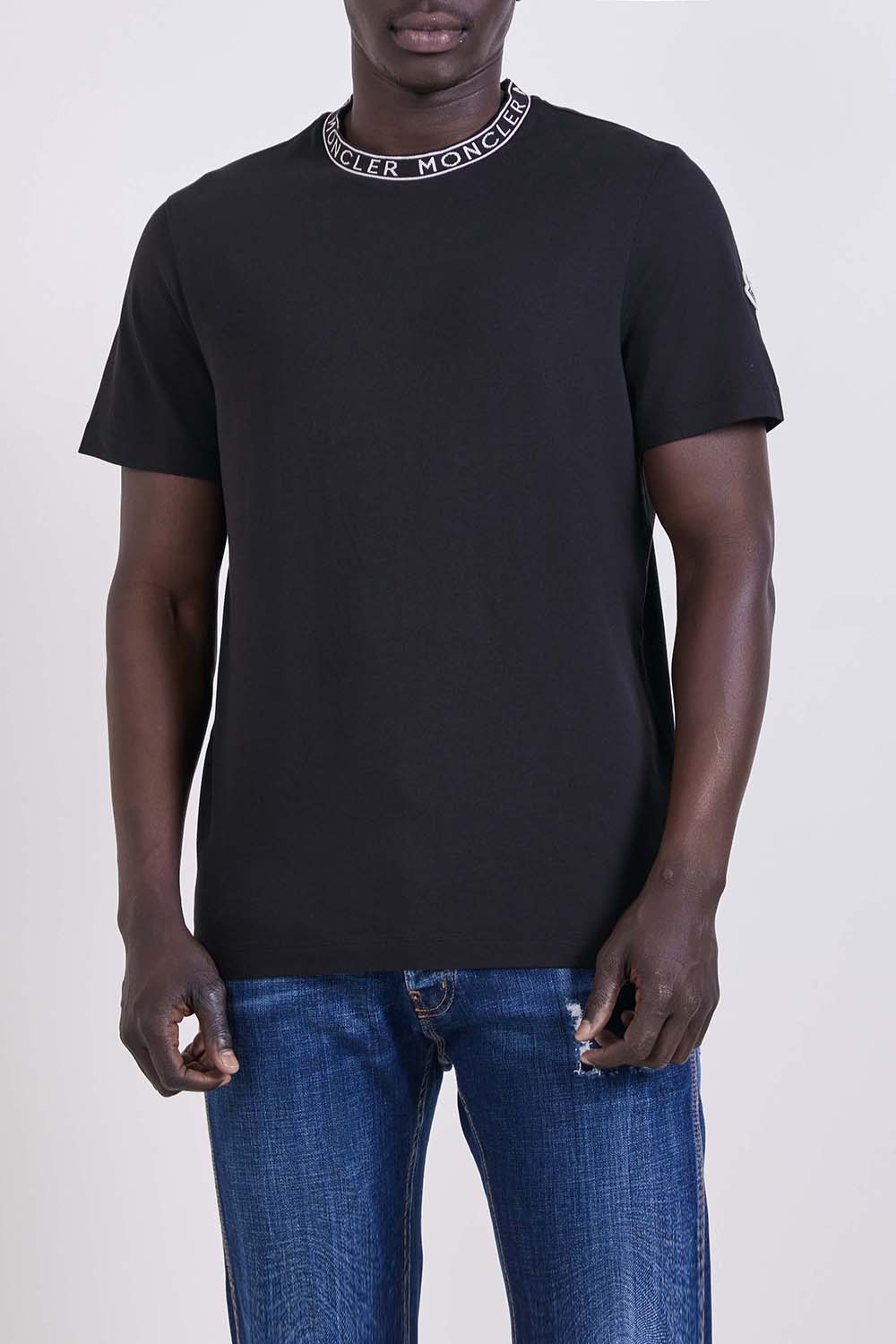 תמונת דוגמן קידמית של חולצת טי