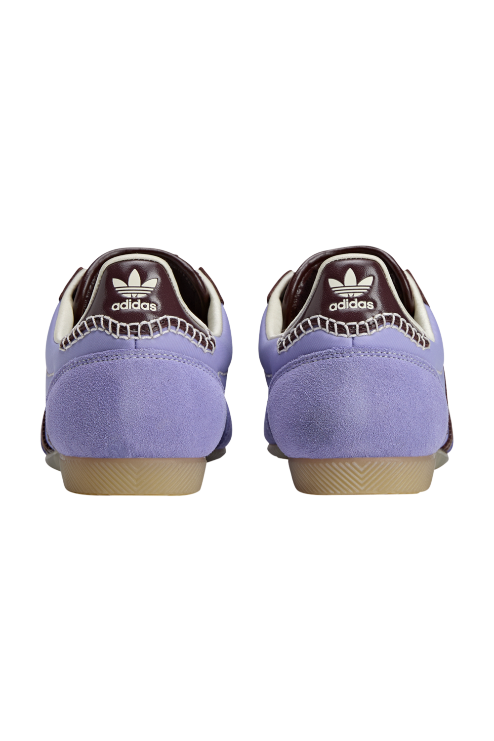 תמונת תקריב של נעלי סניקרס אדידס X וולס בונר