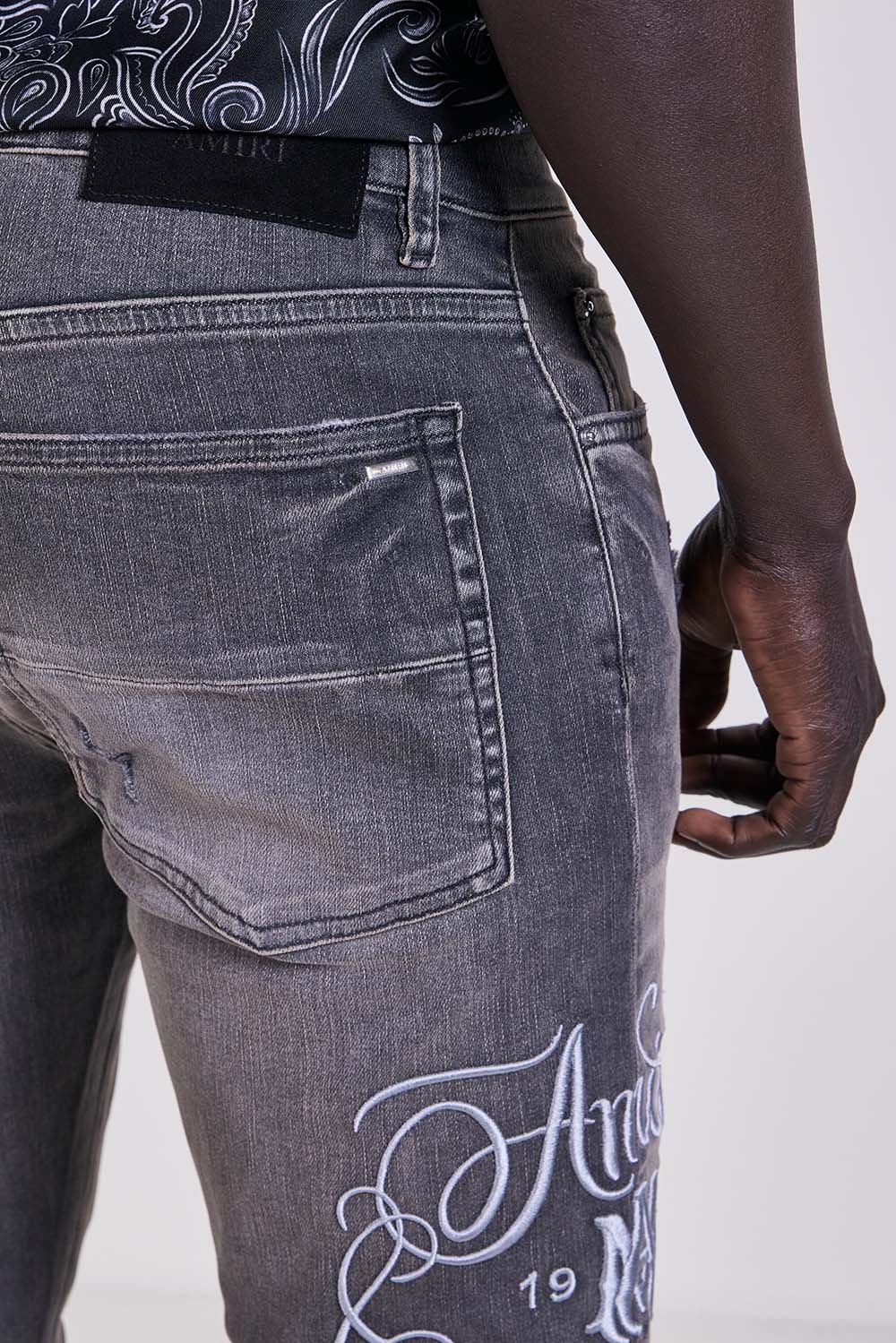 תמונת תקריב דוגמן של מכנסי ג'ינס MX1 הוליווד