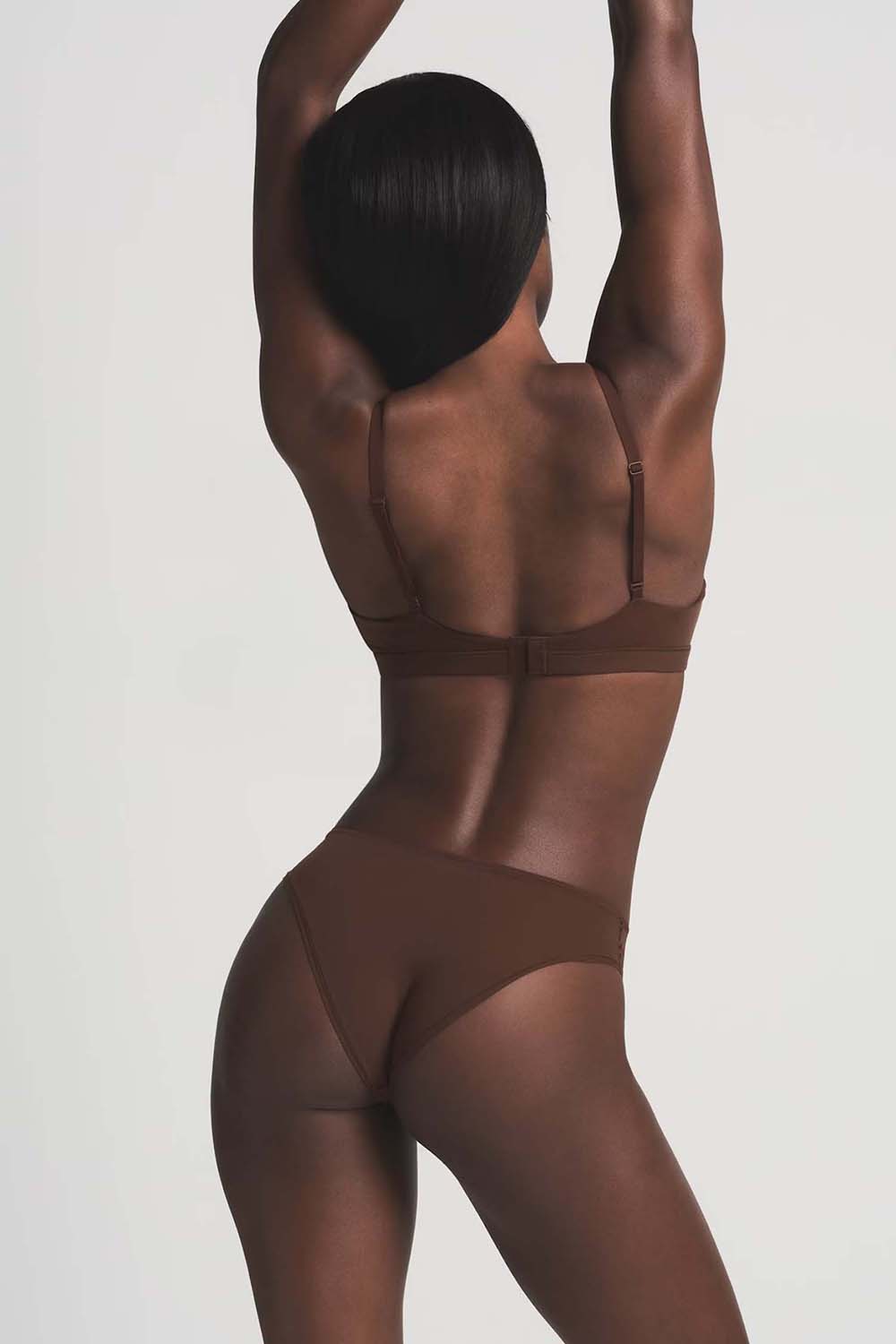 תמונת דוגמן אחורית של CHEEKY BRIEF