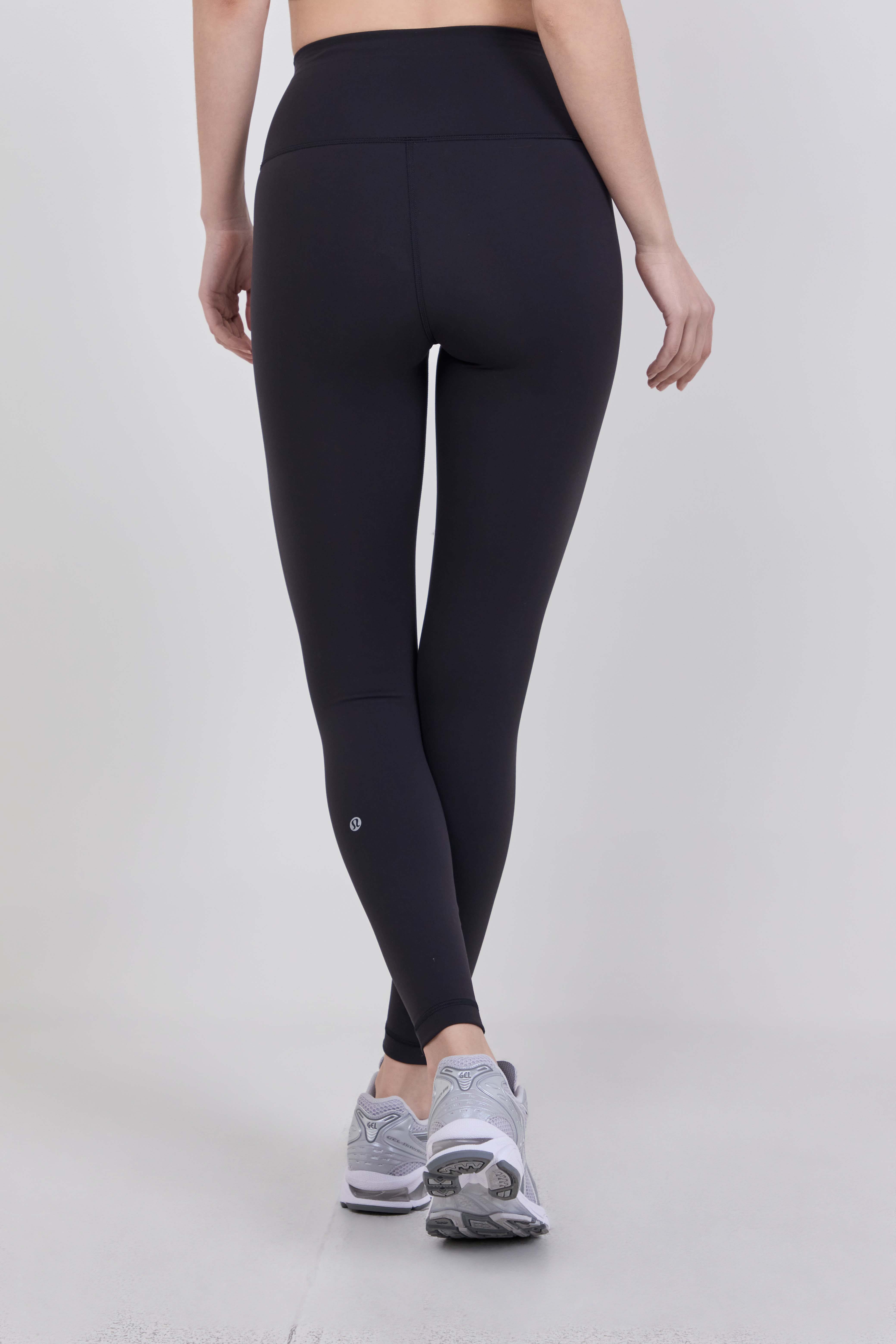 תמונת דוגמן אחורית של Wunder Train Contour Fit High-Rise Tight 25''