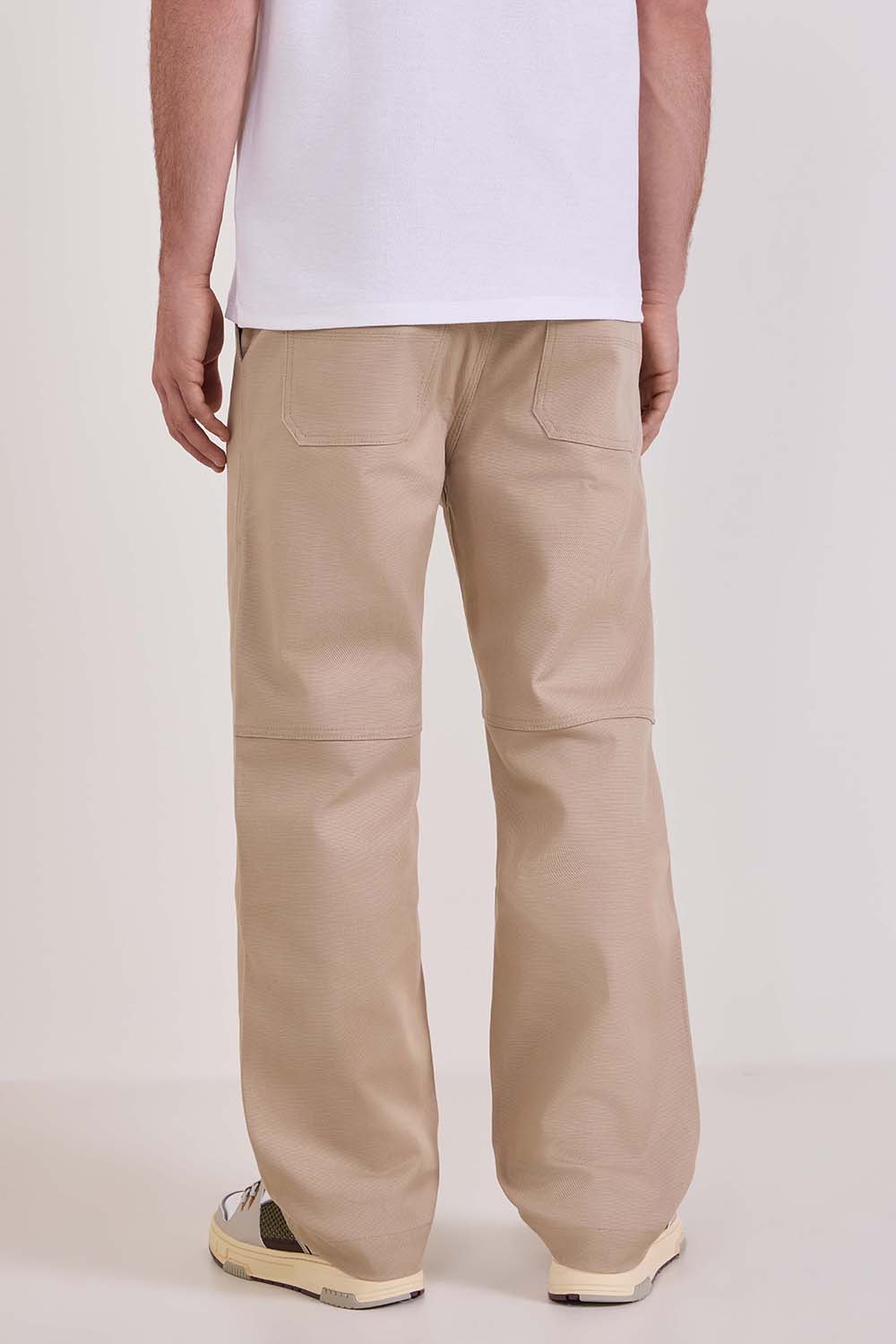 תמונת דוגמן אחורית של מכנסיים ארוכים