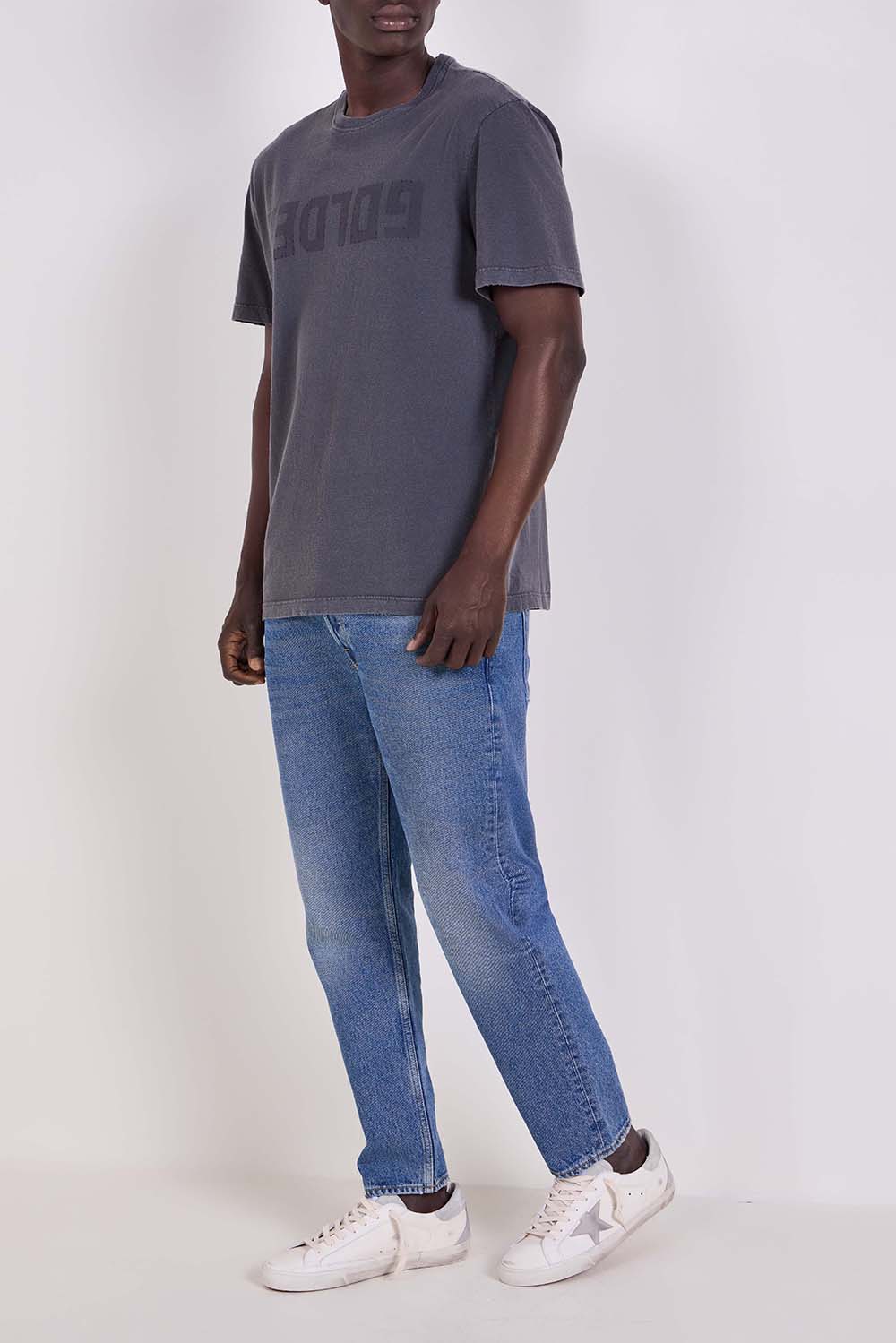 תמונת דוגמן קידמית של סניקרס