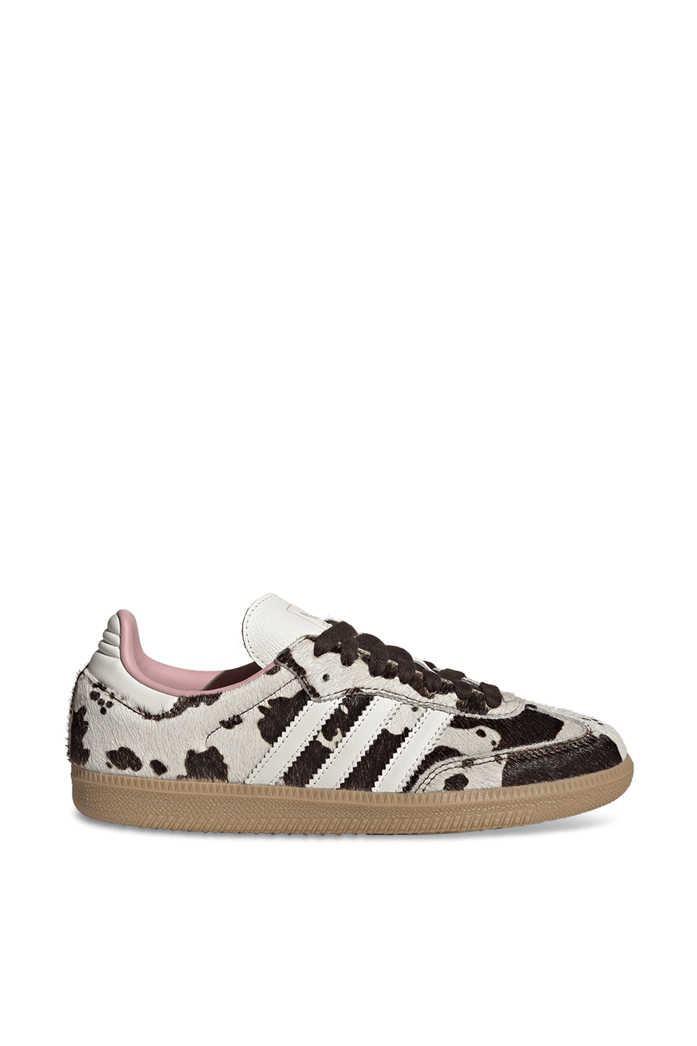 תמונה קידמית של נעלי סניקרס סמבה