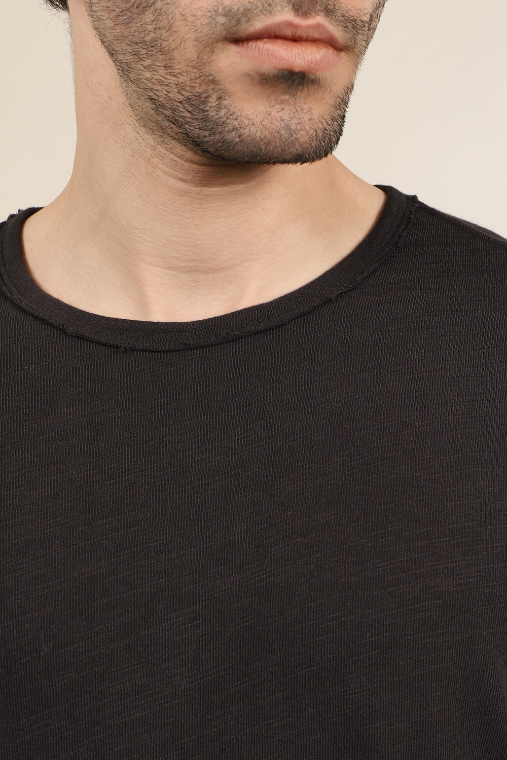 תמונת תקריב דוגמן של חולצת טי