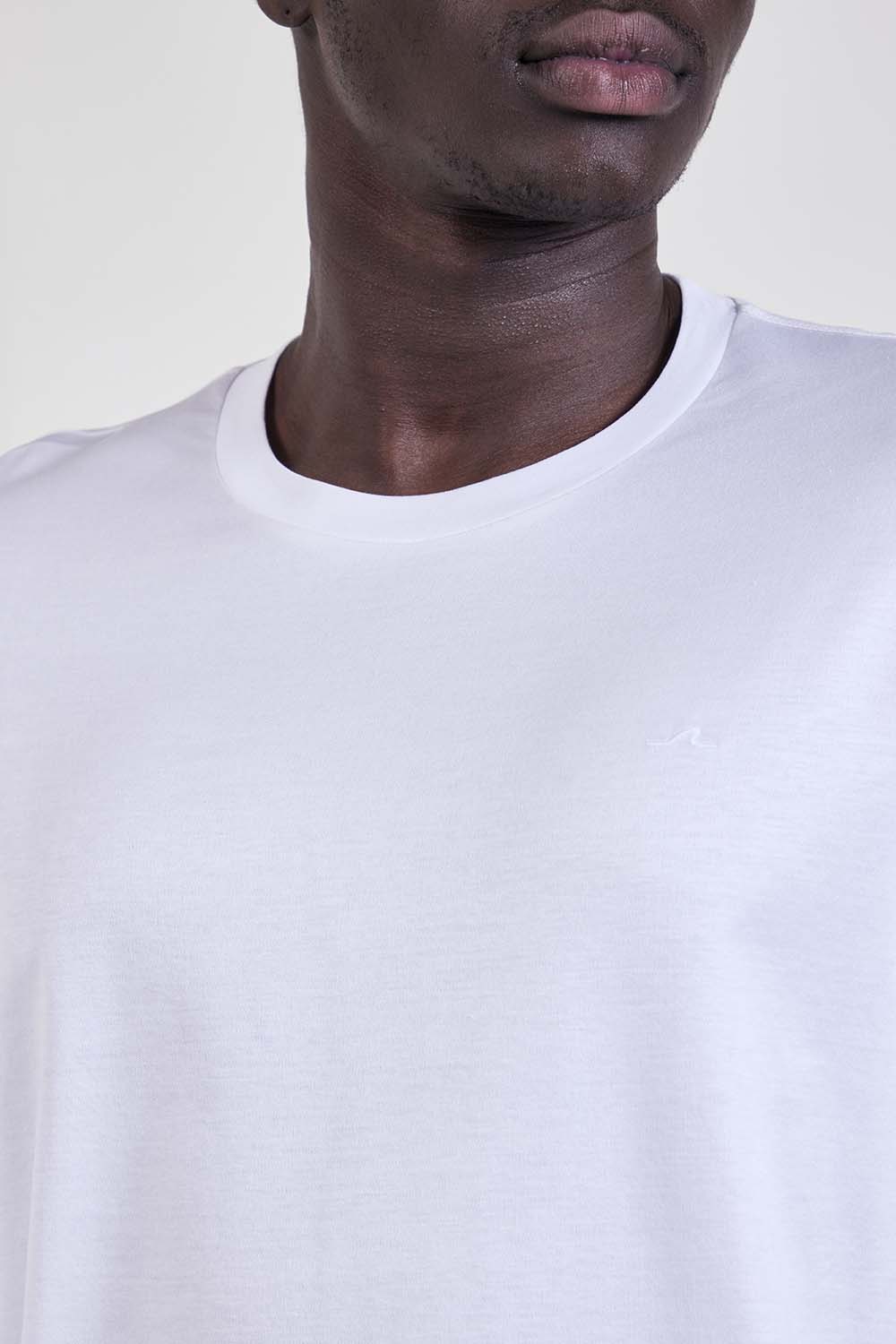 תמונת תקריב דוגמן של MENS KNITTED COTTON T-SHIRT