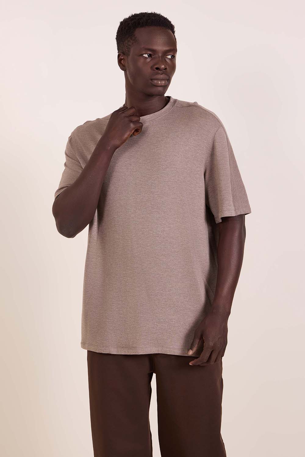 תמונת דוגמן קידמית של BeCalm Relaxed-Fit Short-Sleeve Shirt