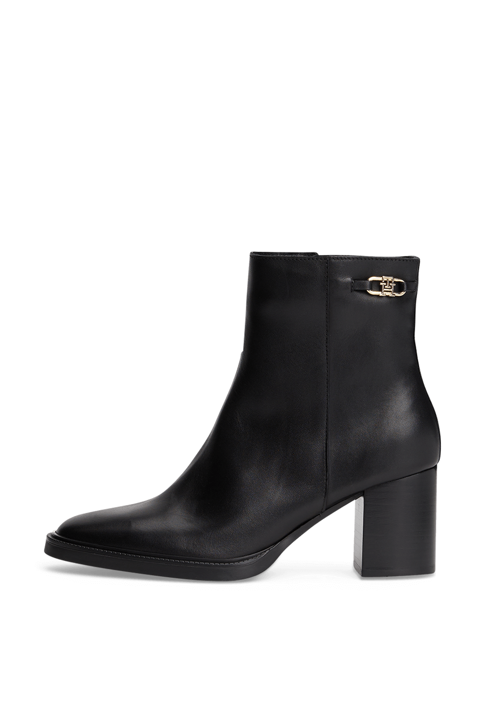 תמונה אחורית של מגפוני עקב