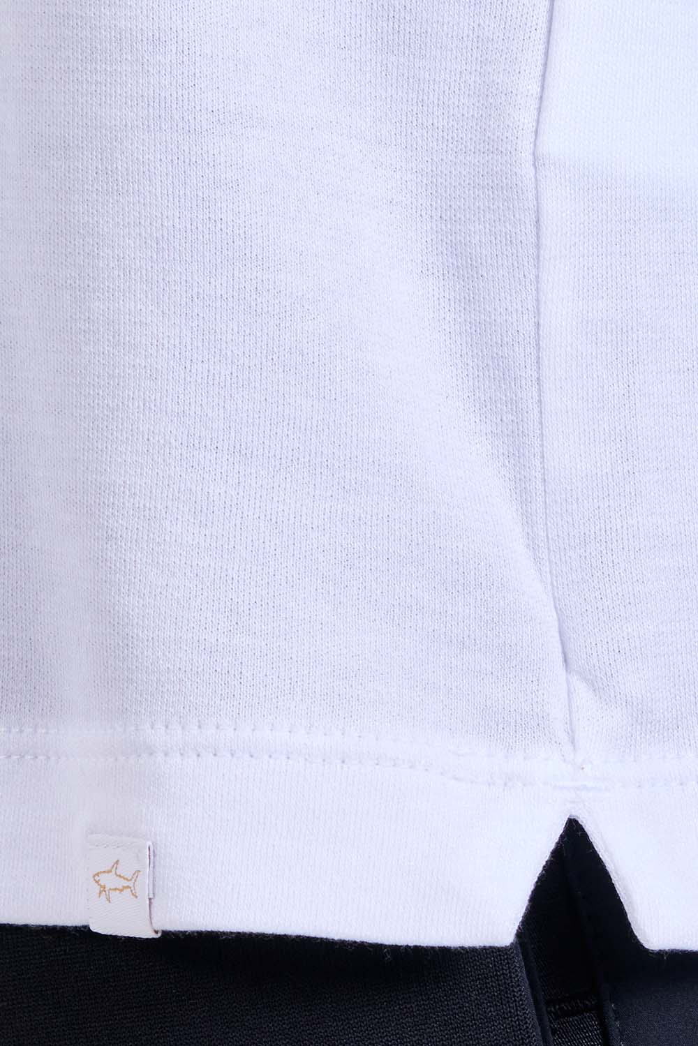 תמונת תקריב דוגמן של חולצת טי