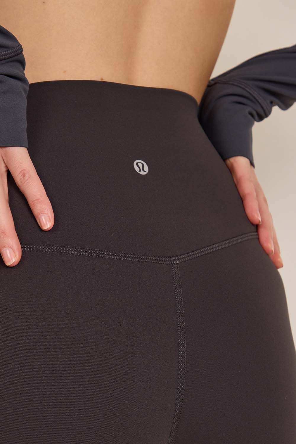 תמונת תקריב דוגמן של lululemon Align™ High-Rise Pant 31