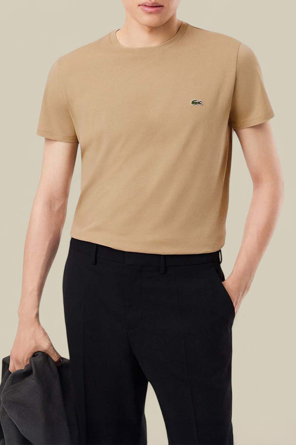 תמונת דוגמן קידמית של חולצת טי