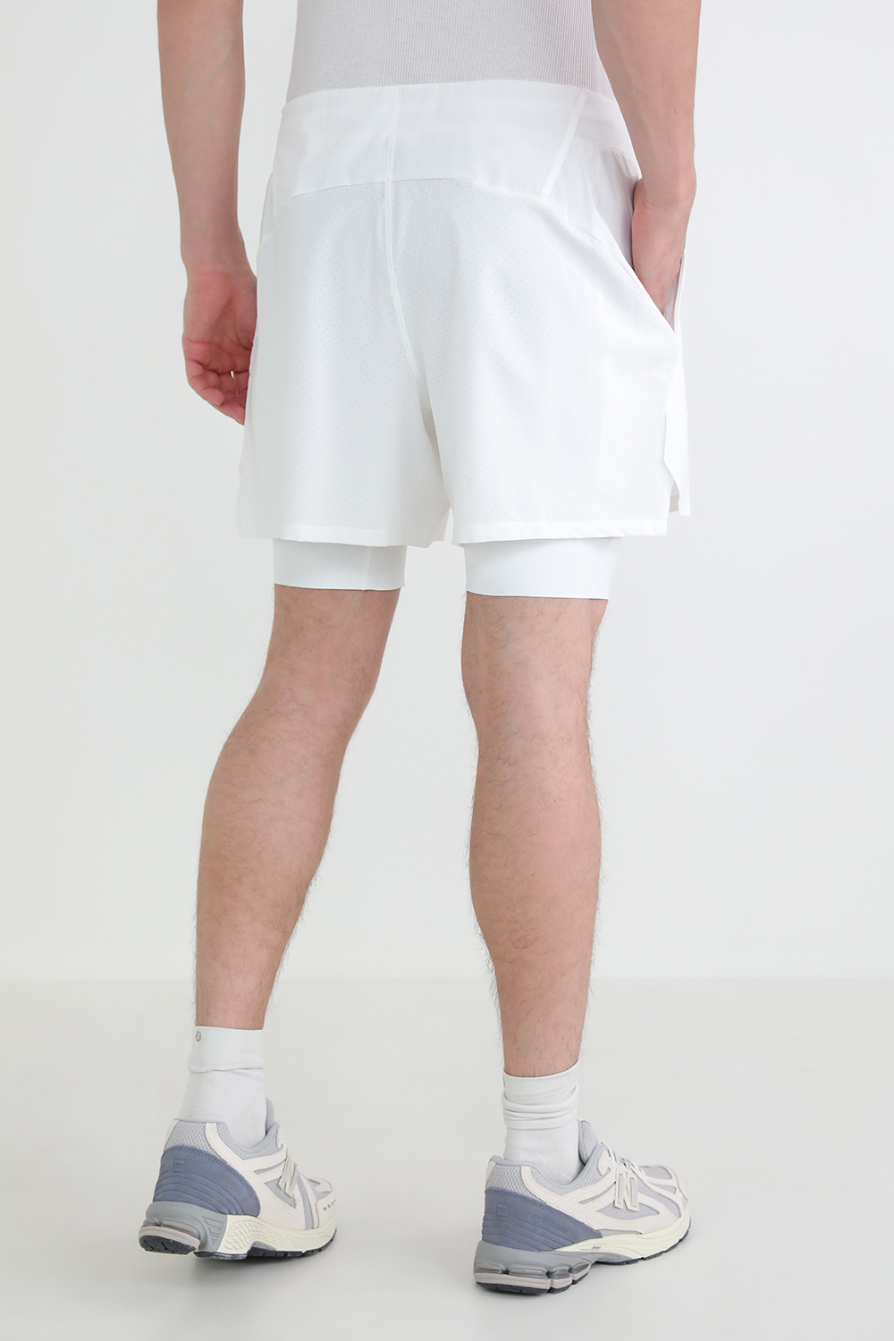 תמונת דוגמן אחורית של Vented Tennis Short