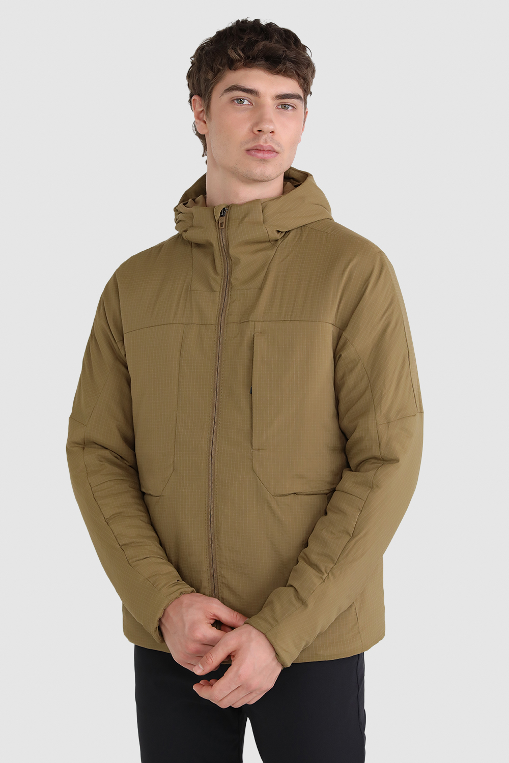 תמונת דוגמן קידמית של Insulated Hiking Hoodie