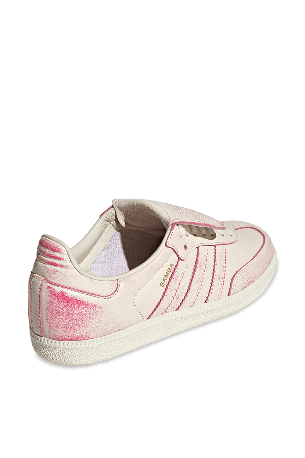 תמונת תקריב של נעלי סניקרס סמבה LT