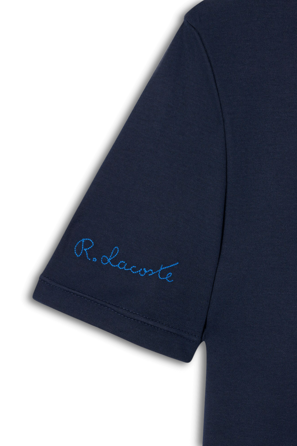 תמונה אחורית של חולצת טי