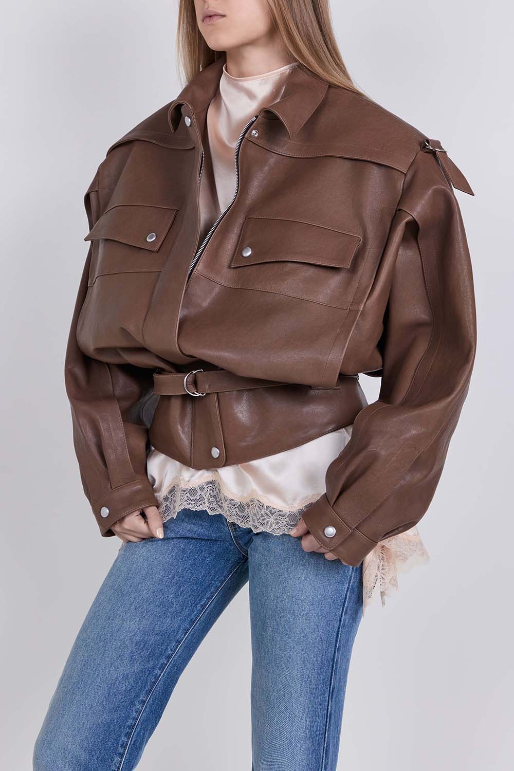 תמונת דוגמן קידמית של ז'קט עור אוברסייז