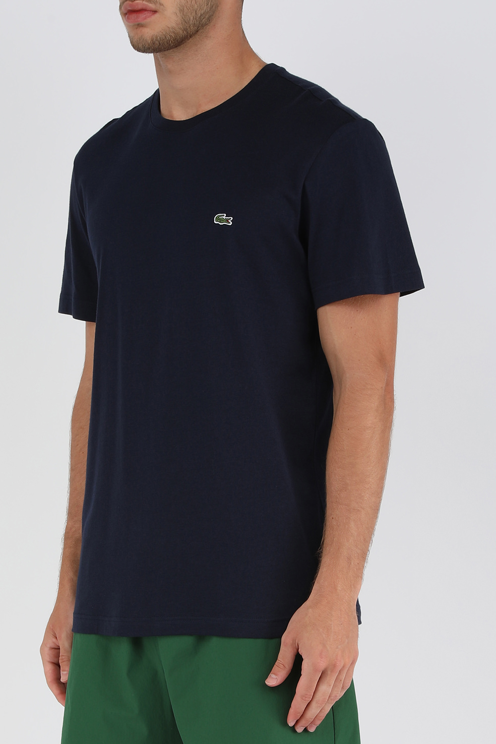 תמונת דוגמן קידמית של חולצת טי קלאסית בכחול נייבי