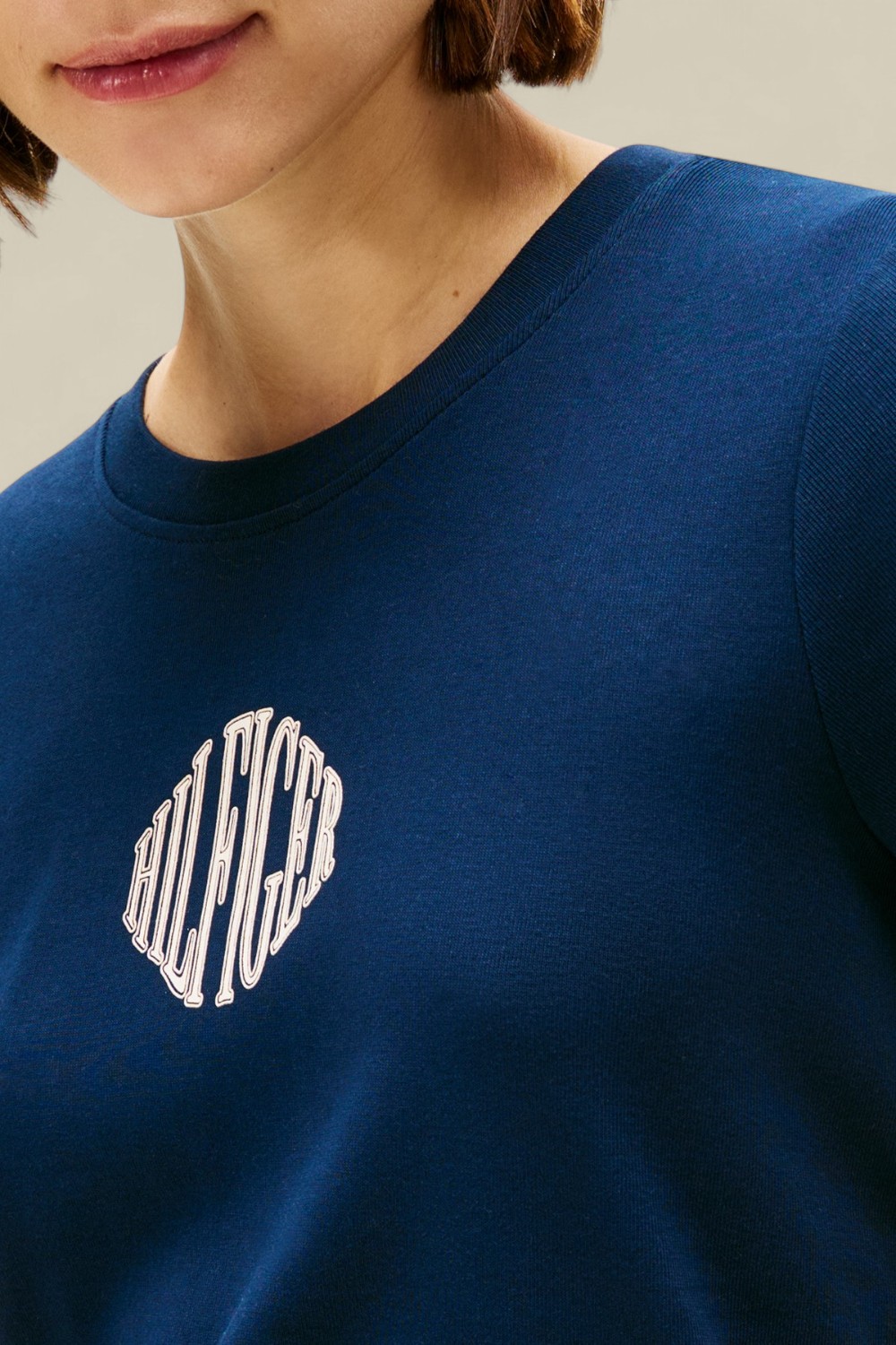 תמונת תקריב דוגמן של חולצת טי