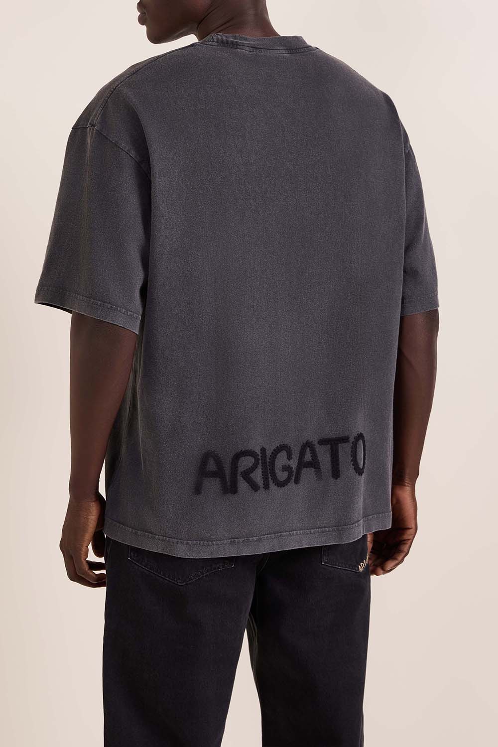 תמונת דוגמן אחורית של חולצת טי